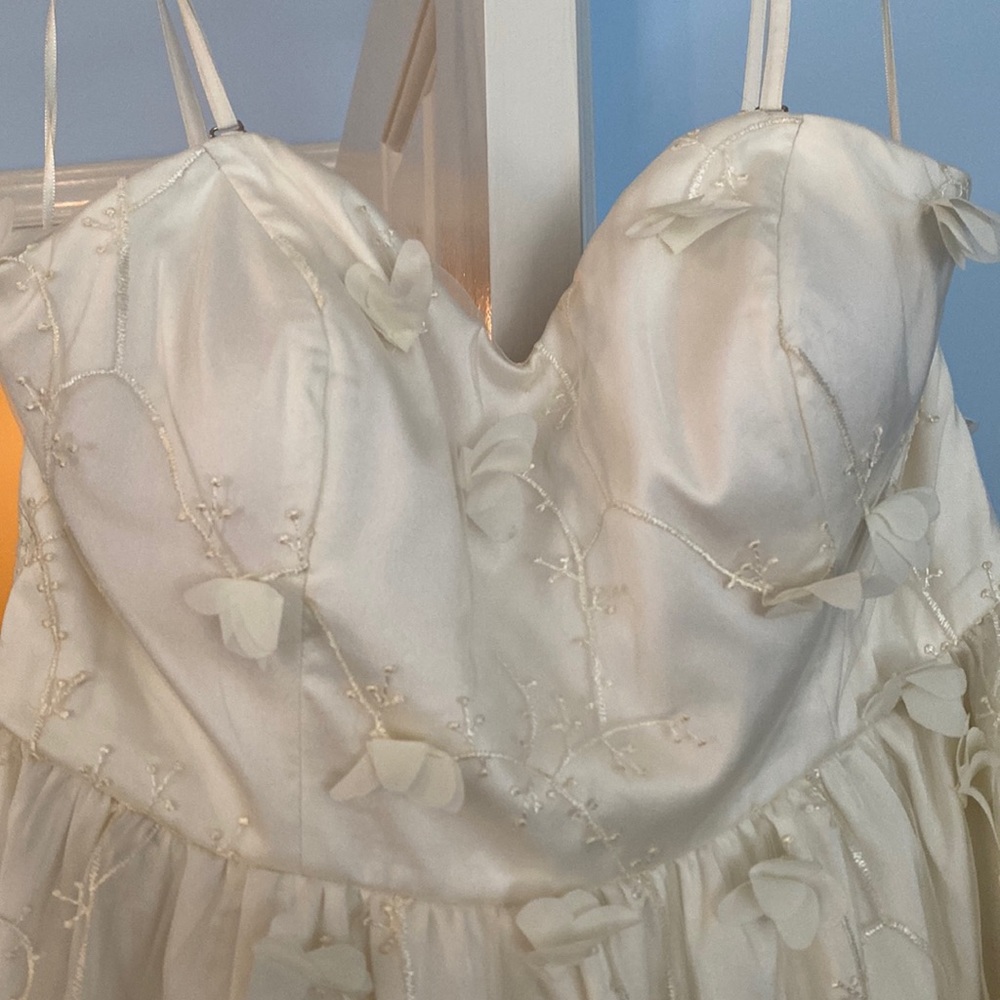 Geode white midi dress. Size Large.